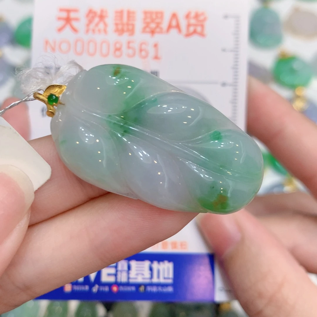 翡翠18K金镶嵌颈饰叶子