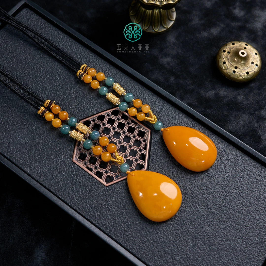 珠光宝气^蜜蜡水滴吊坠约31*43mm^多样性发一