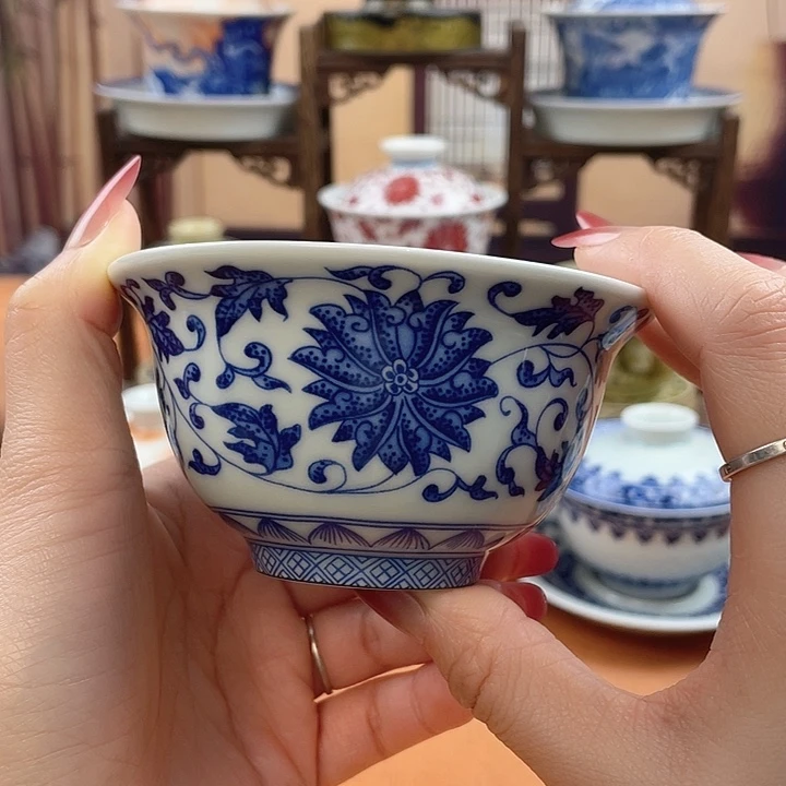 陶摆件青花缠枝莲压手杯