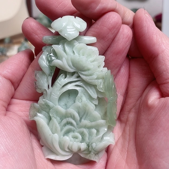 透闪石-蛇纹石玉颈饰未镶嵌