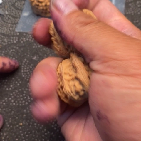 文玩核桃把件三角白20