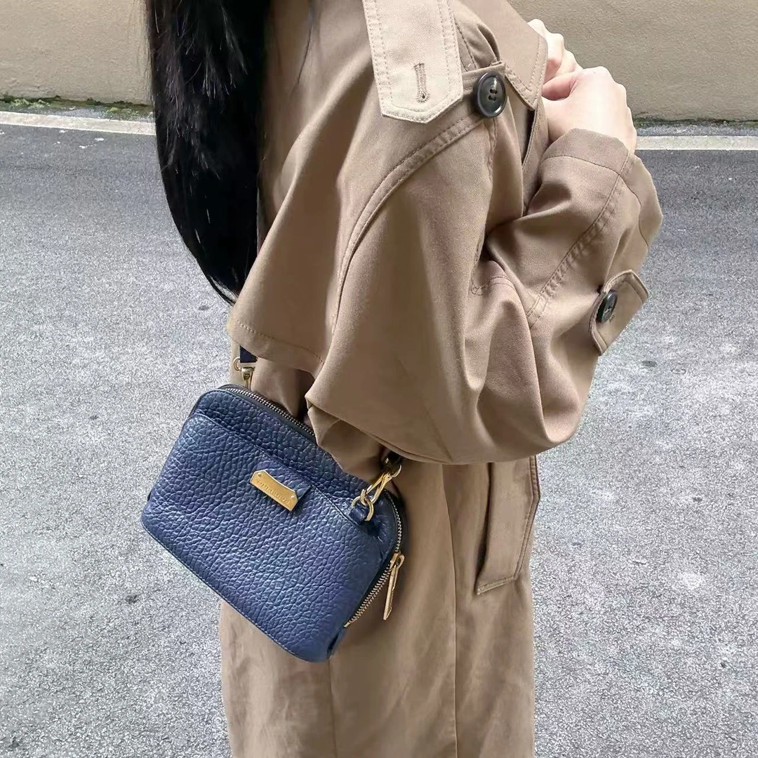 95新 BURBERRY/博柏利 95新burberry蓝色全皮压纹斜挎包49340694
