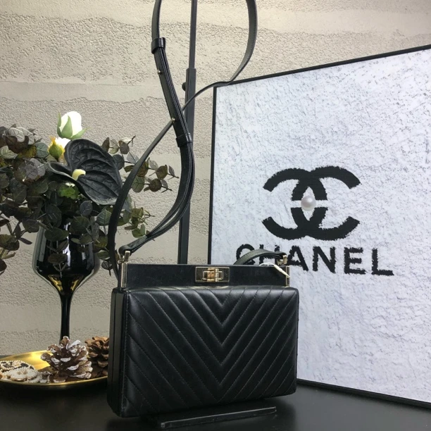 95新 Chanel/香奈儿 黑金V纹2.55扣限量款盒子包 底长20 26开带尘