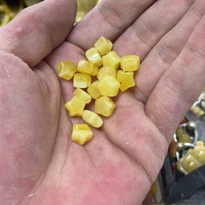 未镶嵌蜜蜡裸石多样性发货2个