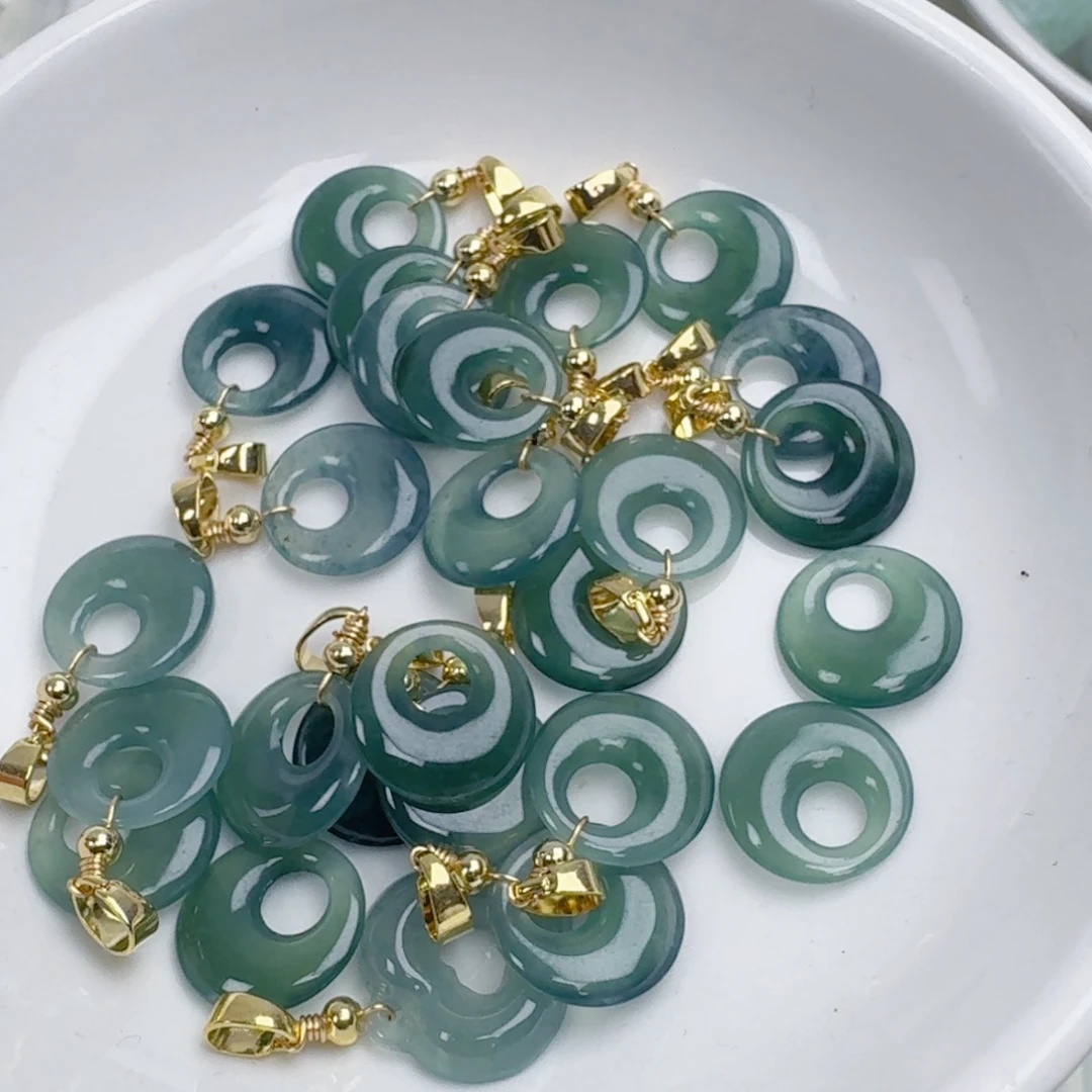 翡翠散珠公主扣一对可以选