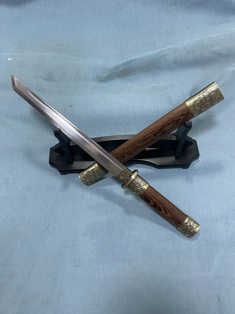 短刀龙泉刀剑锻打一体高性能锰钢短款短刀未开刃