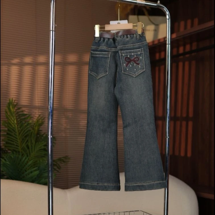 女童加绒裤子秋冬2024新款冬装女孩一体绒加厚微喇叭儿童牛仔裤