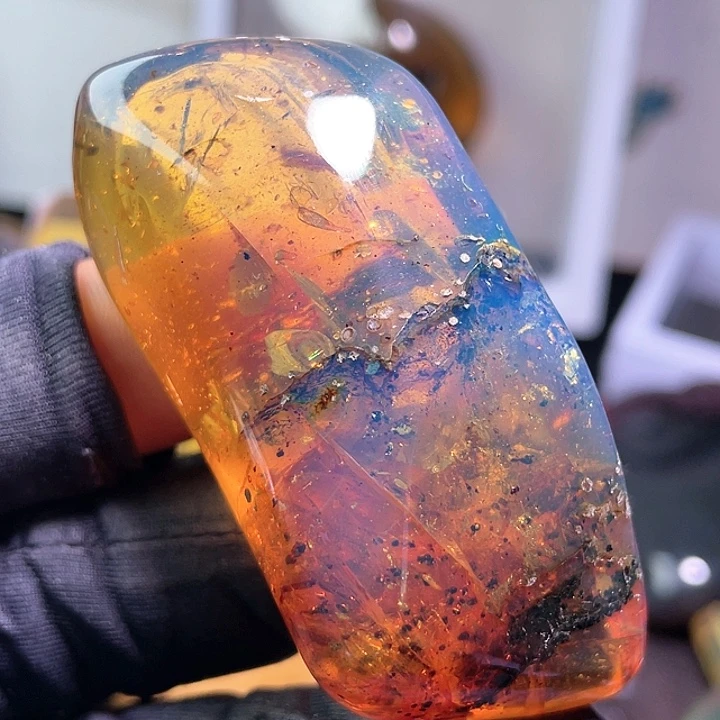 琥珀裸石未镶嵌。。