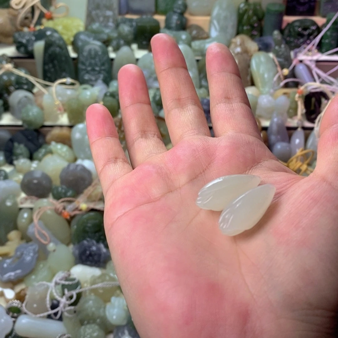 和田玉未镶嵌颈饰星**缘