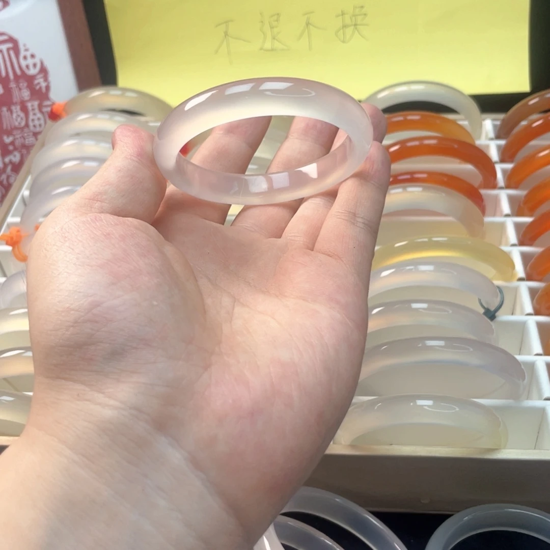 j***.玛瑙/玉髓手镯合金