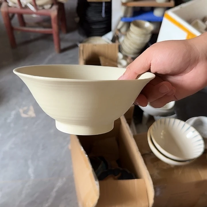 搪瓷白色粗陶斗笠面碗