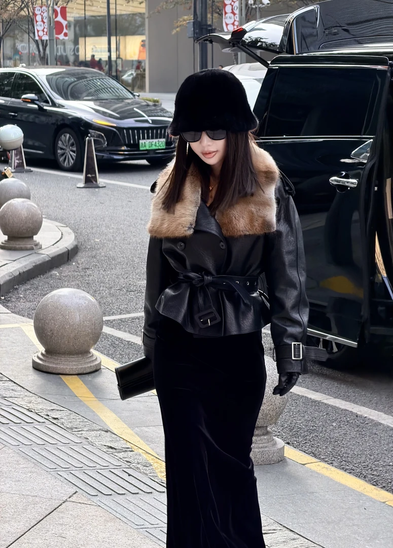 【高阶老钱】油蜡皮复古羽绒工装夹克青根貂领女短款腰带收腰29086