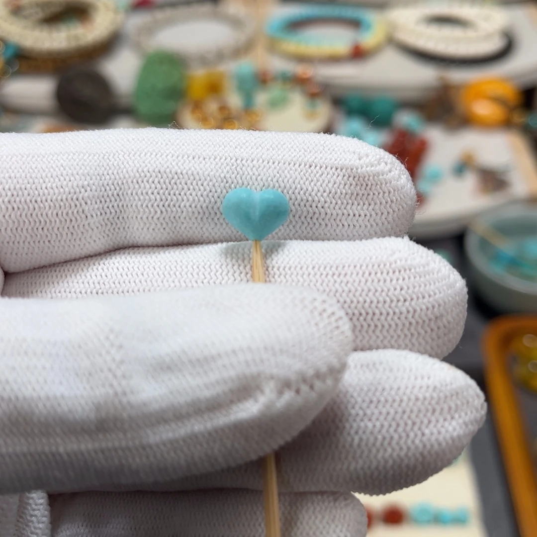 绿松石未镶嵌雕刻件桃心