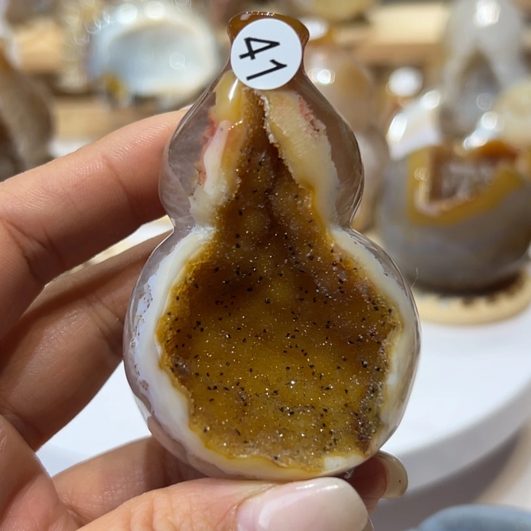 寶***兒玛瑙/玉髓未镶嵌雕刻件