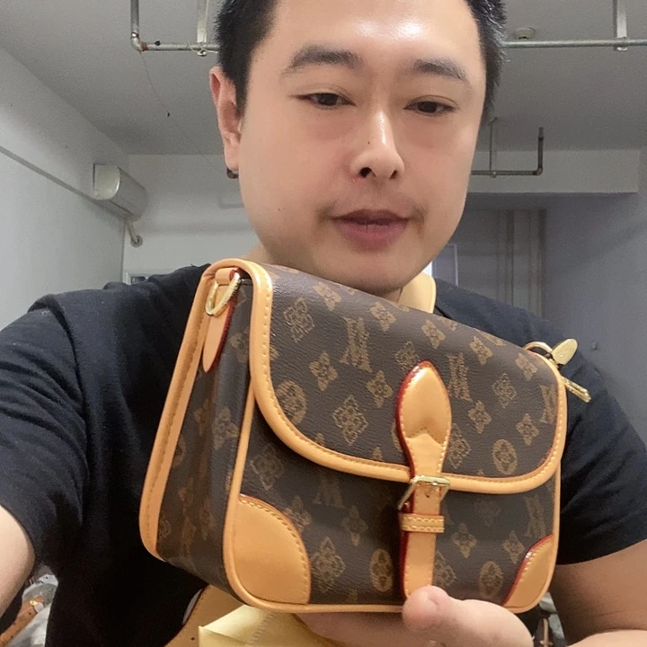 鳄鱼皮（革）犏牛皮（革）