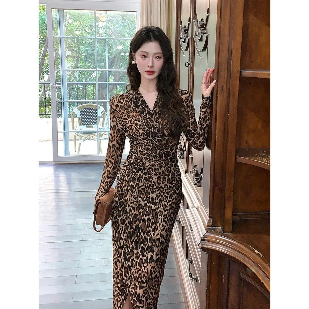 2025春季新款豹纹性感弹力修身不规则开显瘦气质V领包臀连衣裙