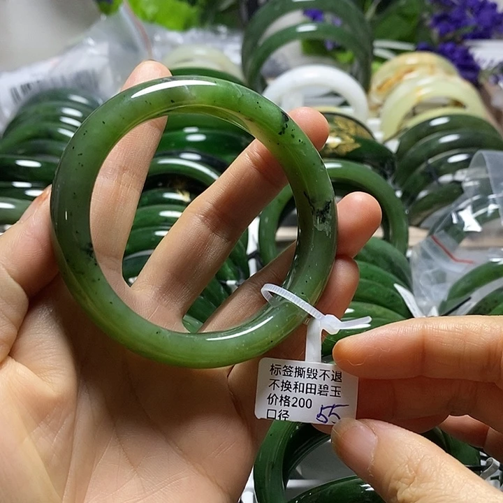 和田玉（碧玉）手镯未镶嵌正圈55有微瑕