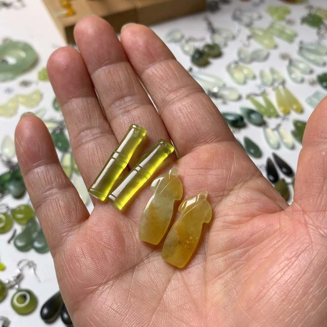 唐***妇蛇纹石玉未镶嵌耳坠