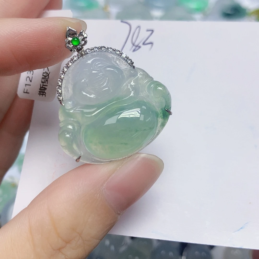 颈饰18K金镶嵌翡翠