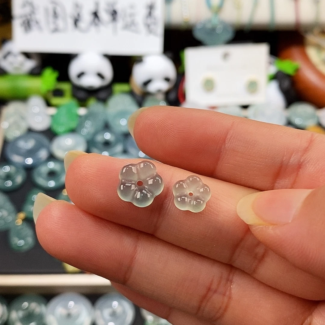 凉***年翡翠未镶嵌颈饰小花