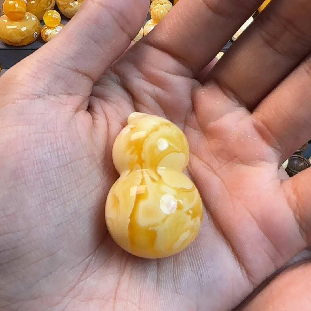 未镶嵌琥珀珠宝奇石