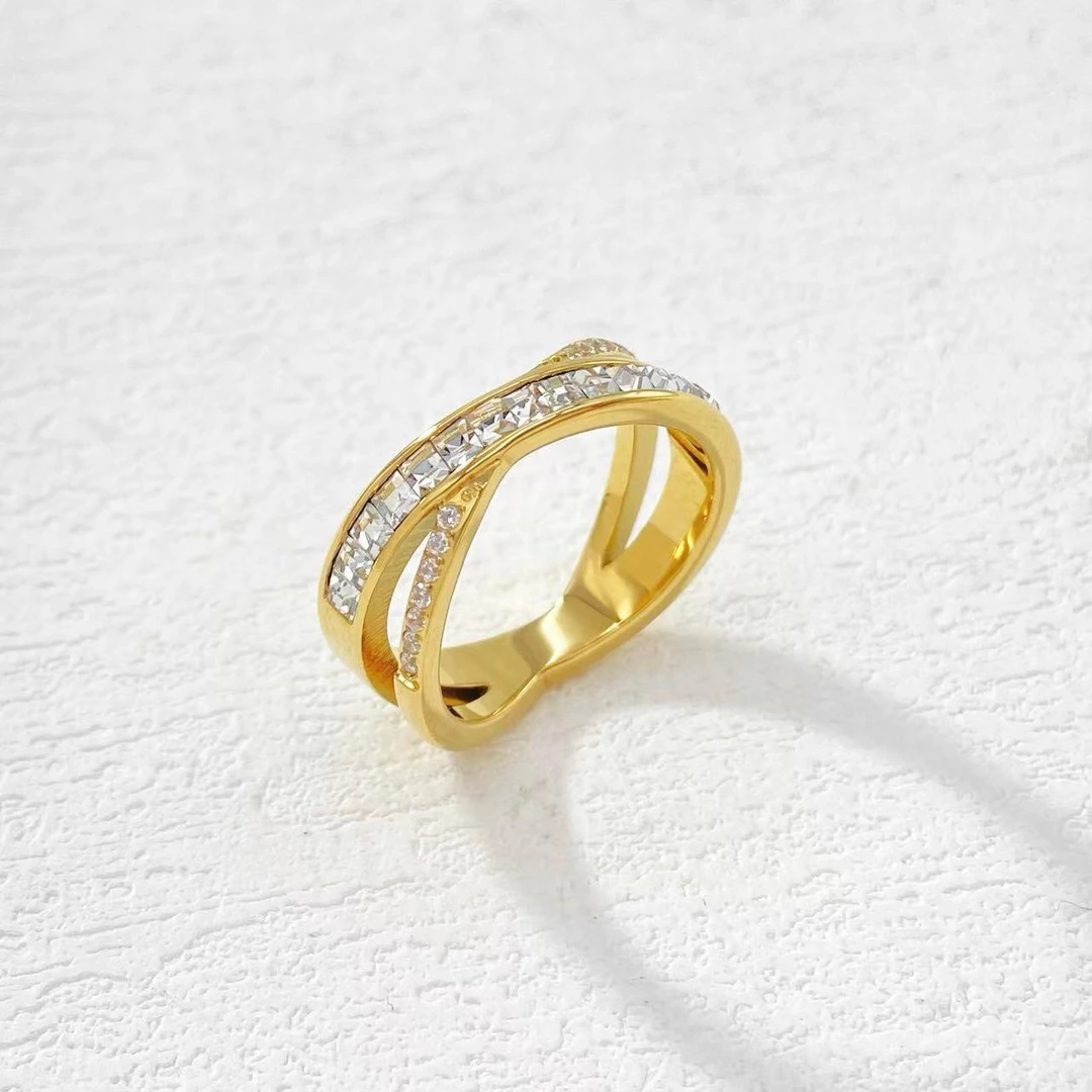 钛钢戒指 木木（MT1117） 方钻排镶交叉戒指