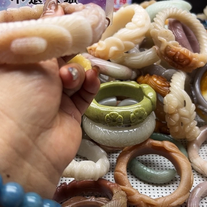 未镶嵌手镯石英岩玉