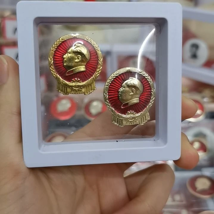 合金天*红藏纪念章2枚