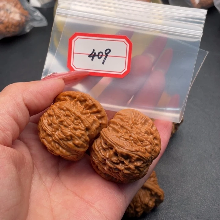 文玩核桃把件白狮子