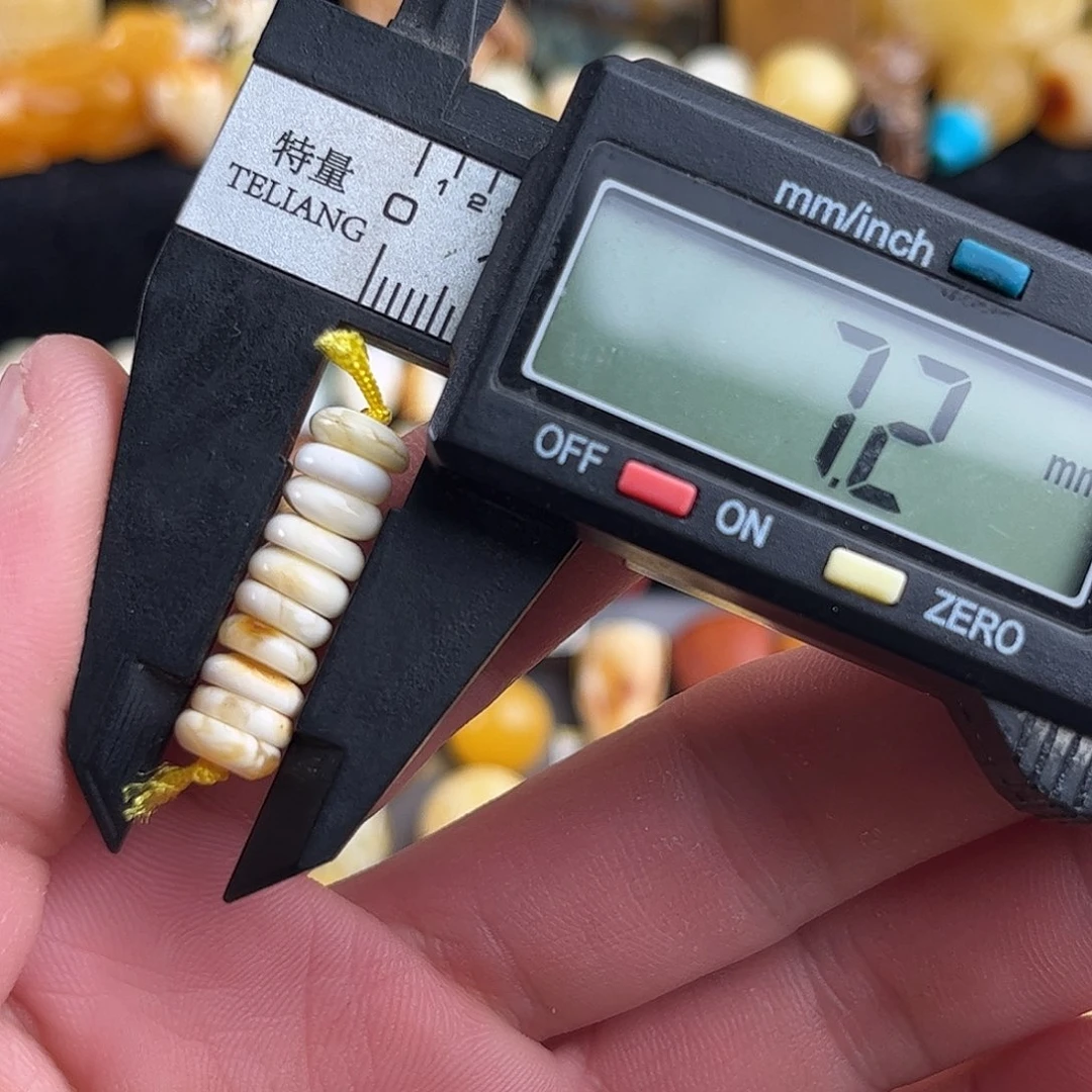 蜜蜡未镶嵌珠宝奇石