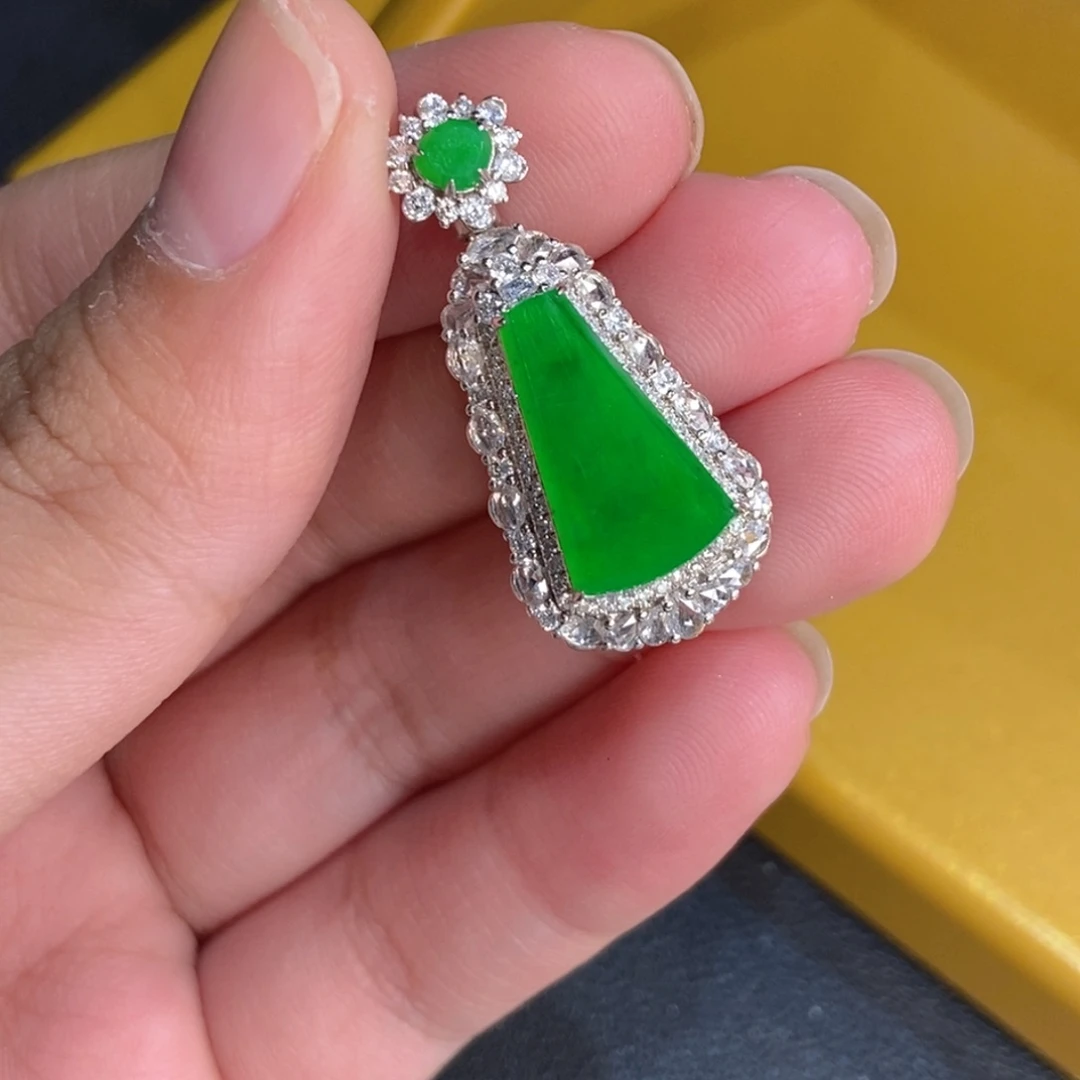 如***烟翡翠18K金镶嵌颈饰天然缅甸A货翡翠