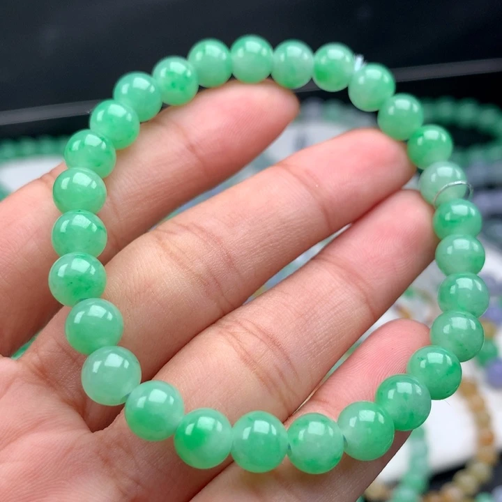 翡翠手镯未镶嵌卡