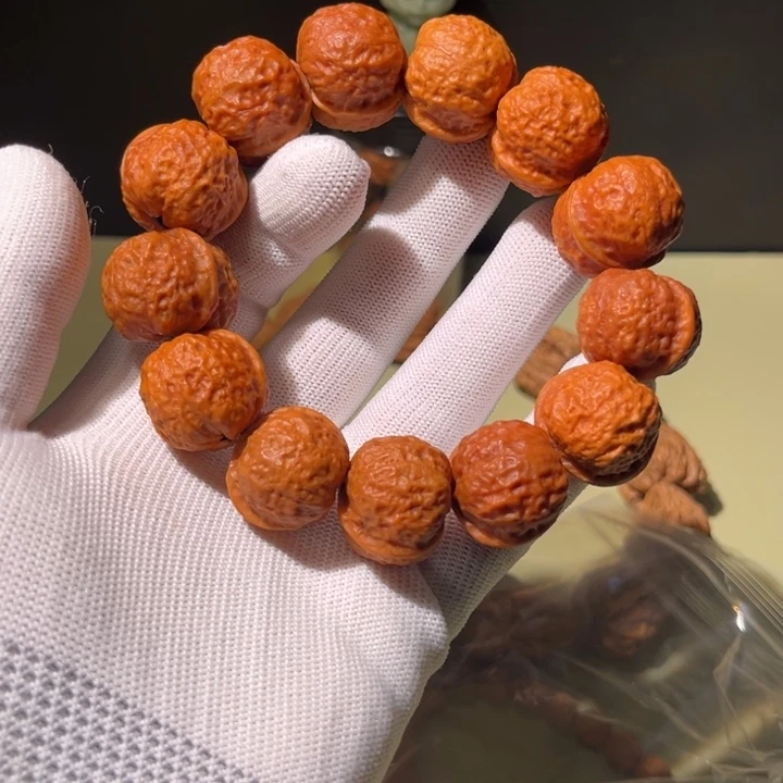 手串文玩核桃…………10