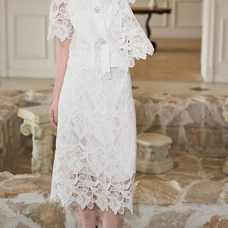 【晨粉专享】艾米尔雅依 白色刺绣镂空高腰显瘦半裙 Y513Q1563