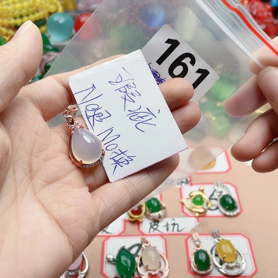 合金颈饰玛瑙/玉髓?