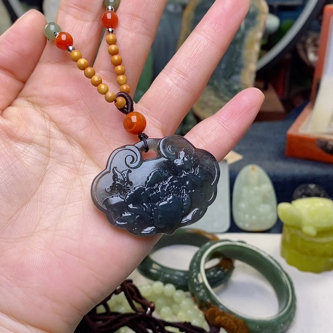 岫玉颈饰合金岫玉吊坠