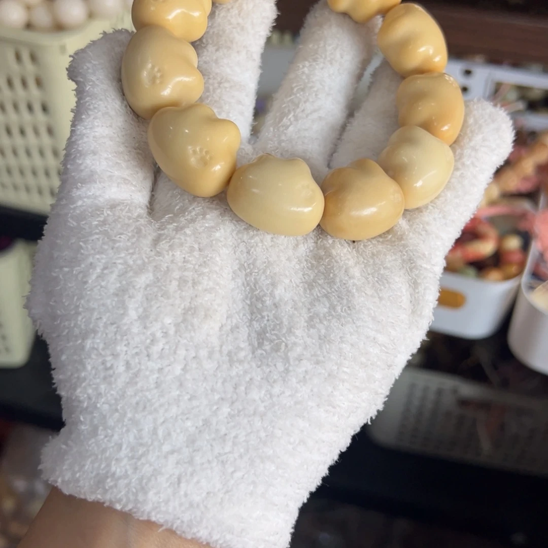 吊坠白玉菩提奶茶色云朵兔