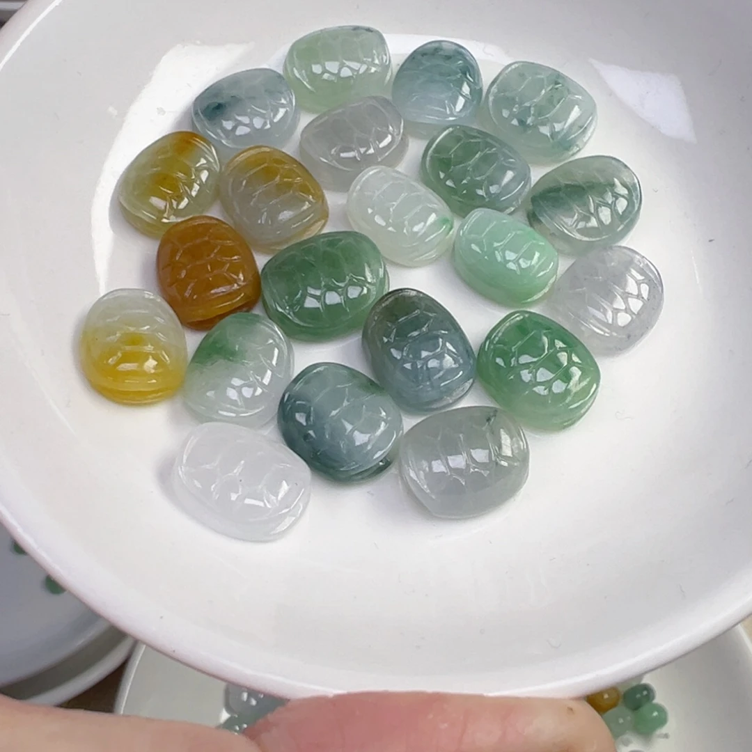 翡翠散珠通孔龟壳一个