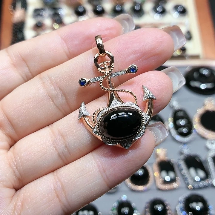 翡翠18K金镶嵌颈饰