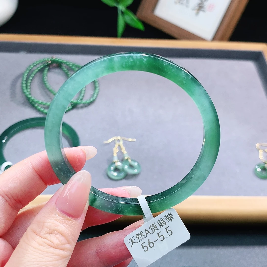 翡翠手镯（圆镯）未镶嵌