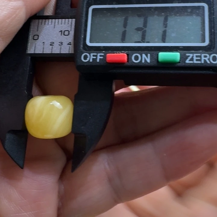 未镶嵌琥珀裸石12