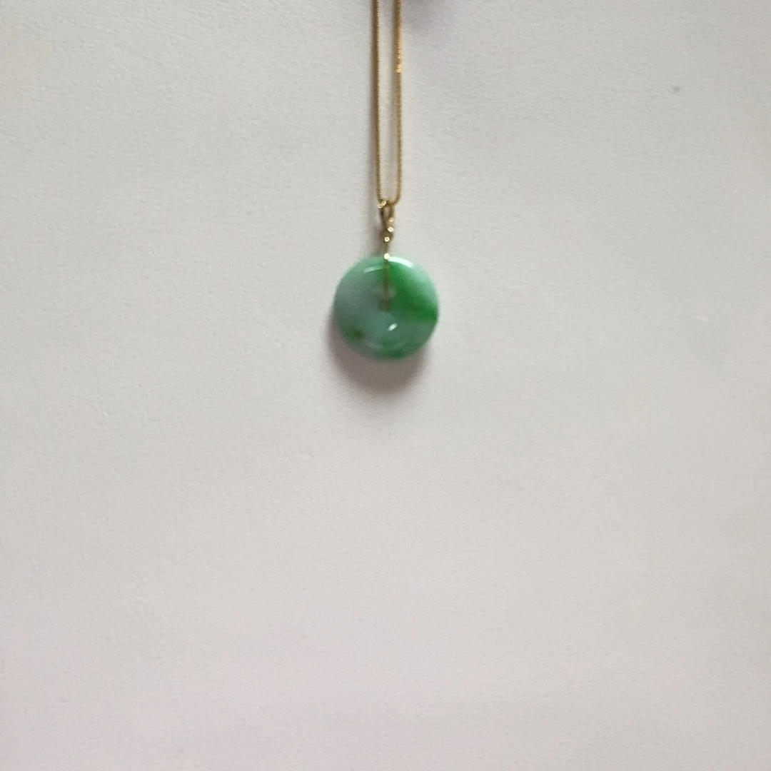 翡翠18K金镶嵌颈饰简单