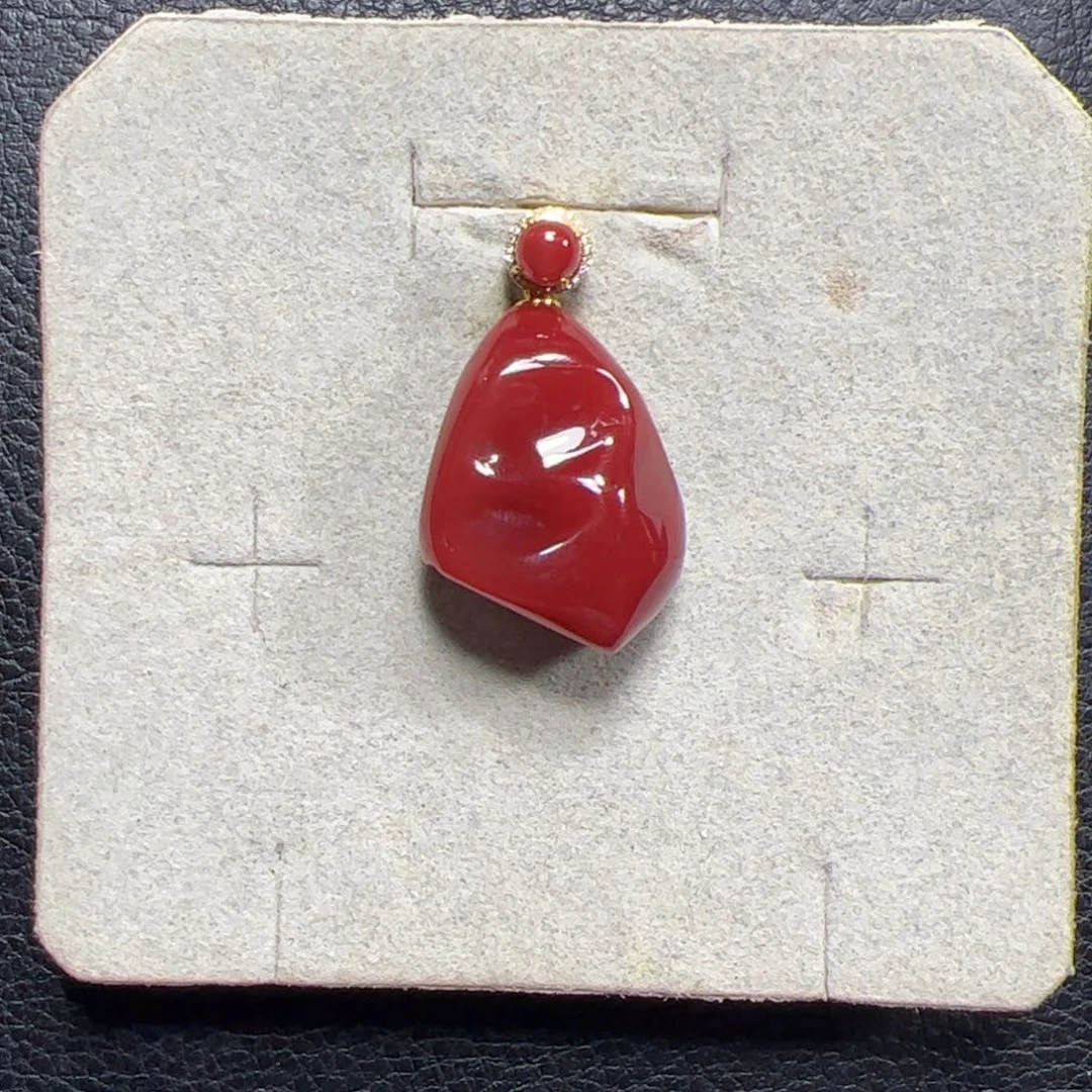 南红玛瑙随型吊坠18K金镶嵌