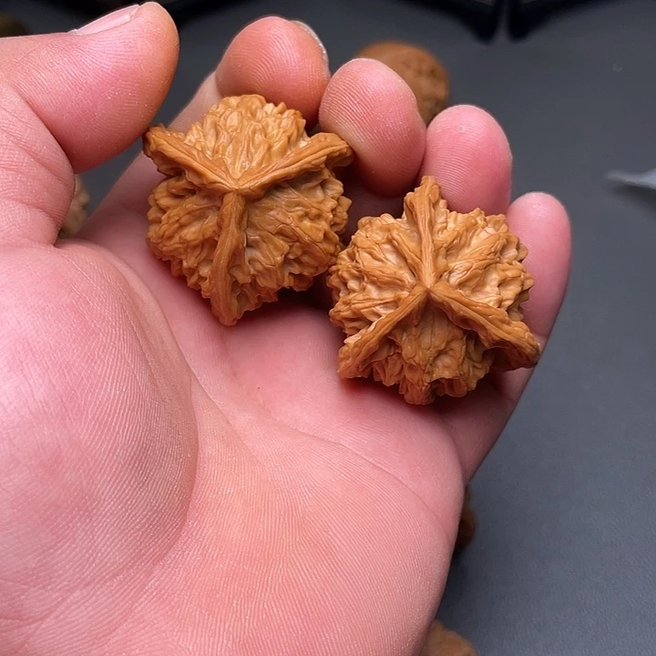 文玩核桃吊坠盘山三棱