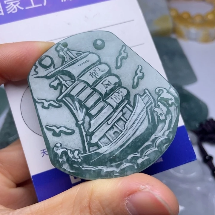 翡翠颈饰未镶嵌翡翠