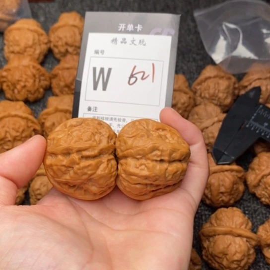 吊坠桃核我是第一百38