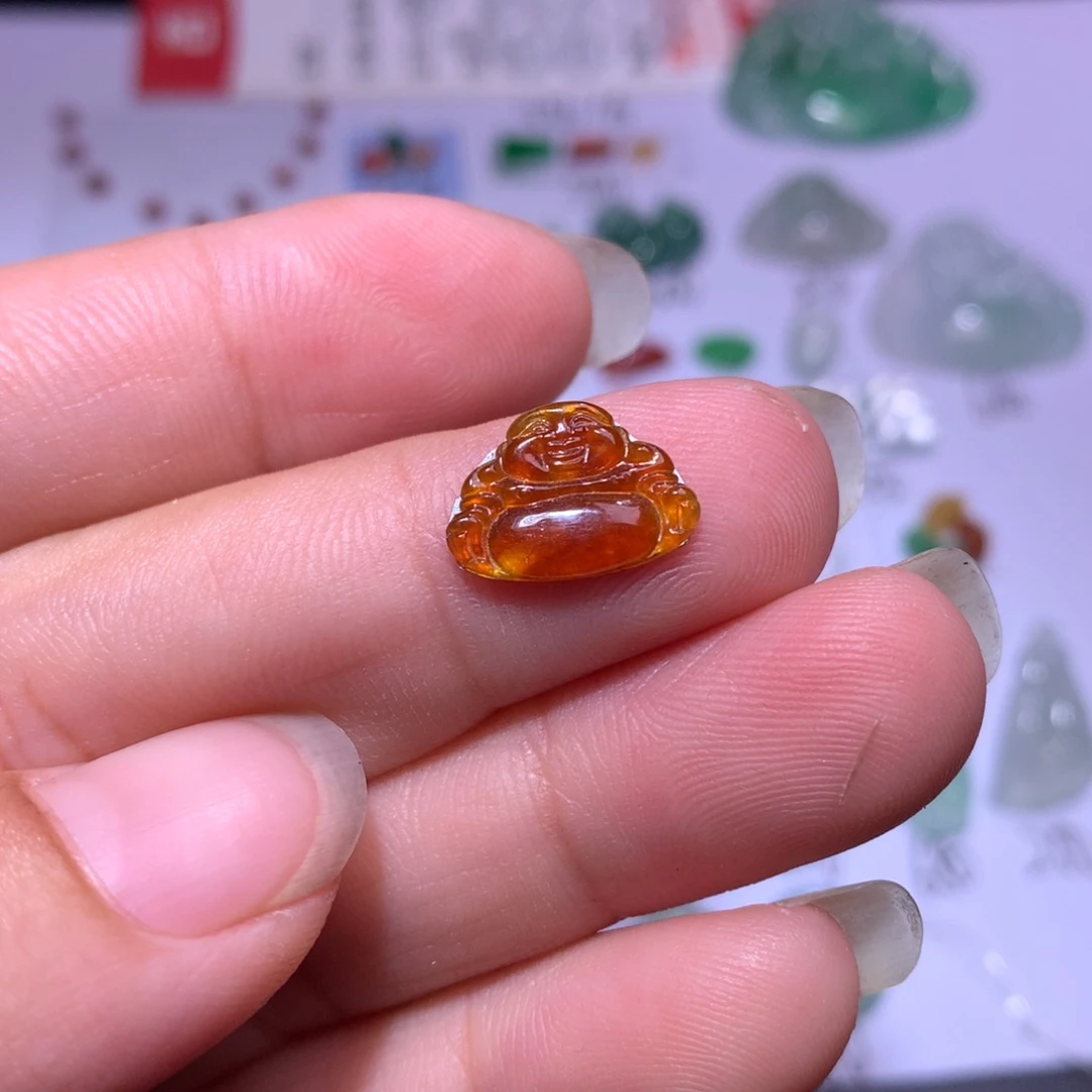 翡翠未镶嵌颈饰佛