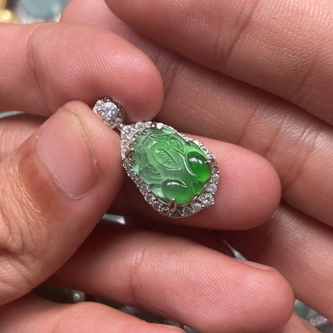 翡翠未镶嵌吊坠(不含链)