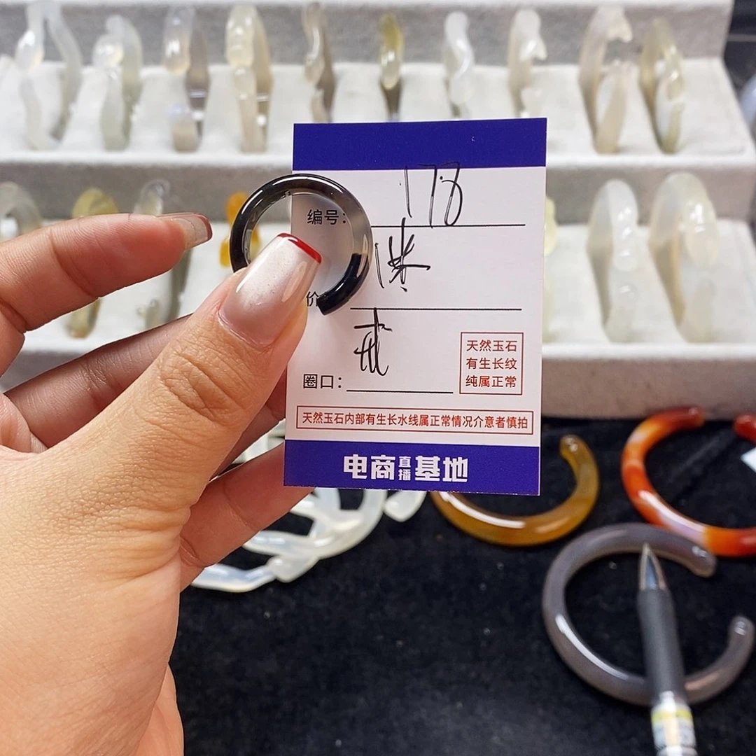 玛瑙/玉髓手镯未镶嵌f***t178