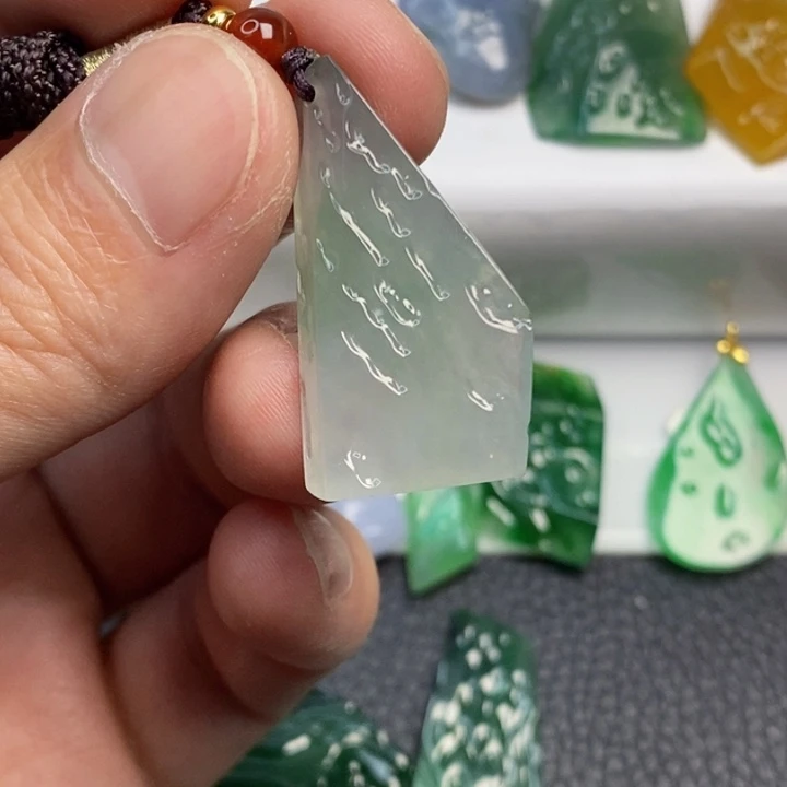 翡翠未镶嵌颈饰翡翠